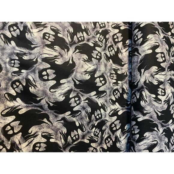 HALLOWEEN Black Gray Ghost Fabric BTHY Cotton Ghosts Ghouls Spooky OOP NOS Fall - Picture 1 of 2